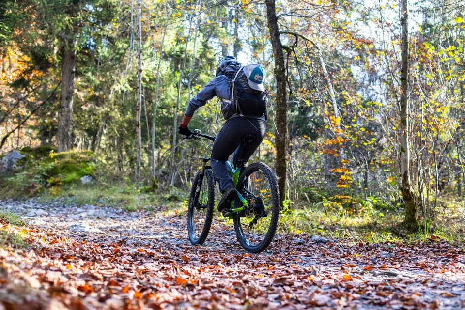 Pilotage VTT enduro dans les Aravis